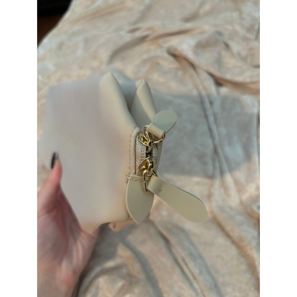 Burberry cosmetics pouch - Picture 3 of 5